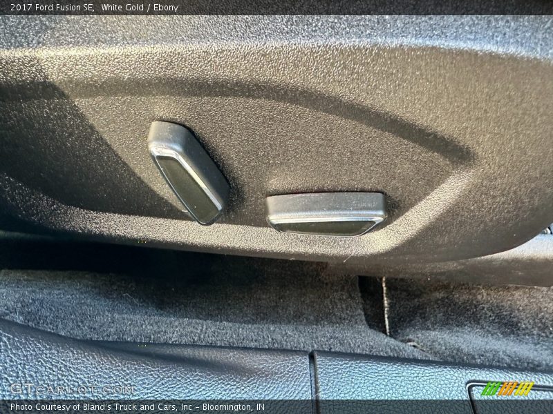 White Gold / Ebony 2017 Ford Fusion SE