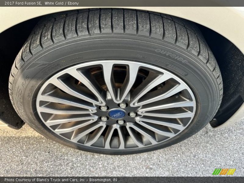 White Gold / Ebony 2017 Ford Fusion SE