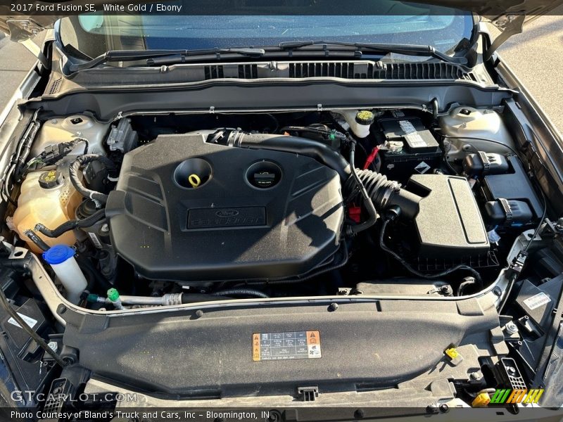 White Gold / Ebony 2017 Ford Fusion SE