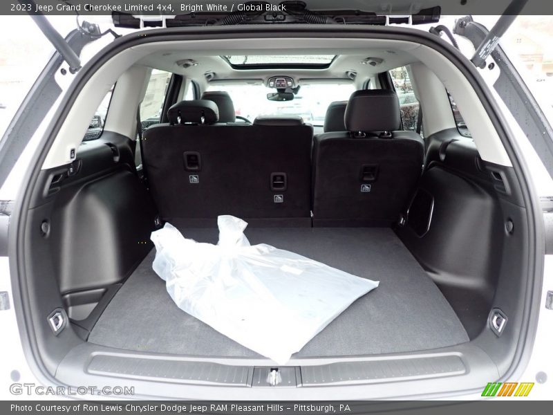 Bright White / Global Black 2023 Jeep Grand Cherokee Limited 4x4