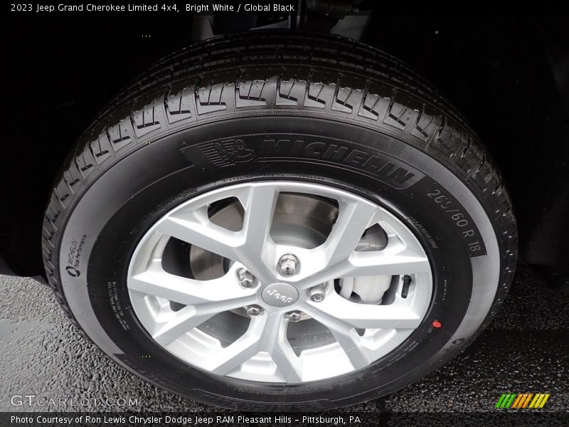 Bright White / Global Black 2023 Jeep Grand Cherokee Limited 4x4