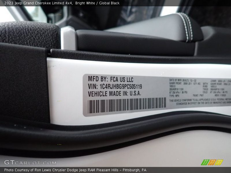 Bright White / Global Black 2023 Jeep Grand Cherokee Limited 4x4