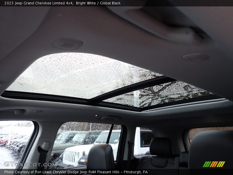 Bright White / Global Black 2023 Jeep Grand Cherokee Limited 4x4