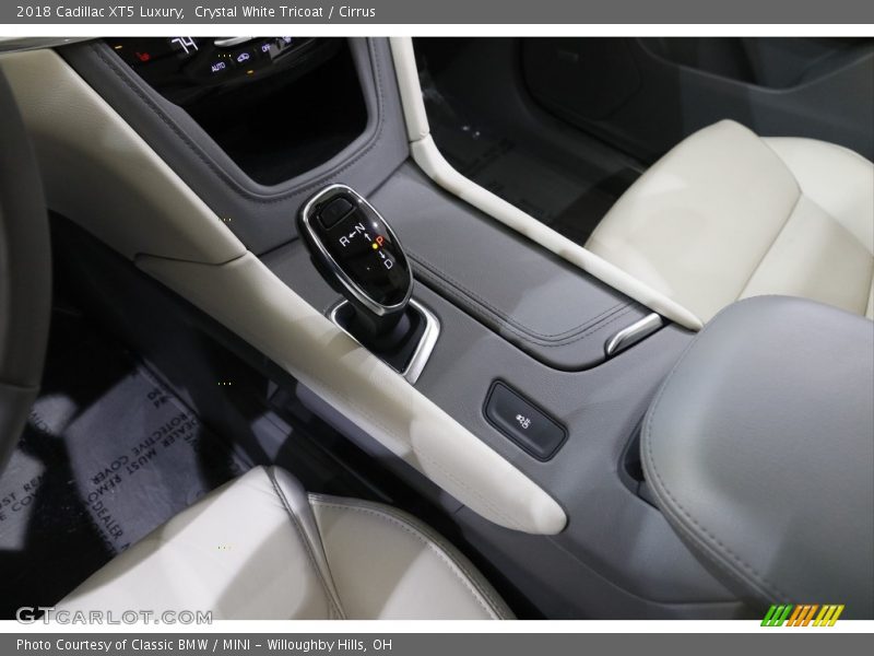 Crystal White Tricoat / Cirrus 2018 Cadillac XT5 Luxury
