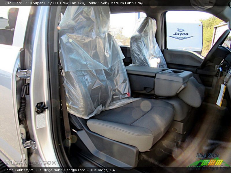 Iconic Silver / Medium Earth Gray 2022 Ford F250 Super Duty XLT Crew Cab 4x4