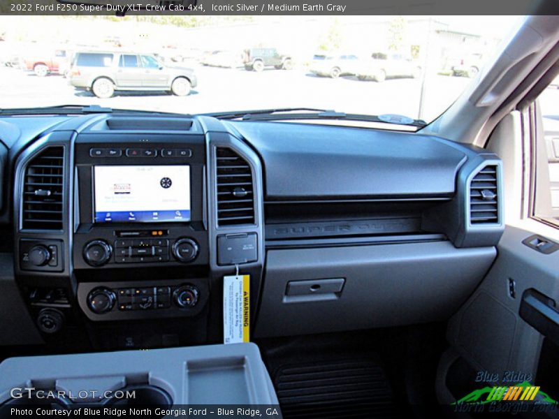 Iconic Silver / Medium Earth Gray 2022 Ford F250 Super Duty XLT Crew Cab 4x4