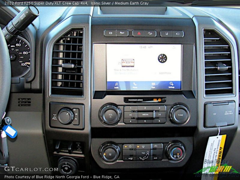 Iconic Silver / Medium Earth Gray 2022 Ford F250 Super Duty XLT Crew Cab 4x4