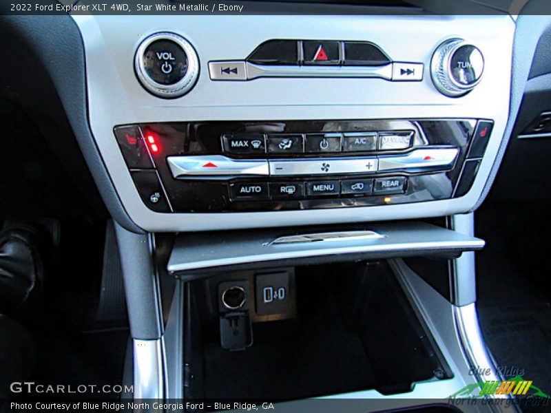 Star White Metallic / Ebony 2022 Ford Explorer XLT 4WD