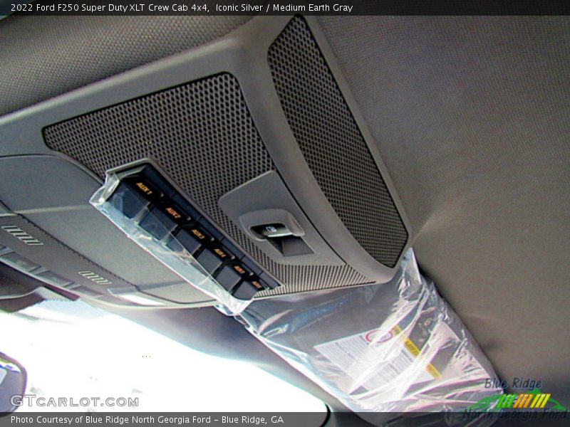 Iconic Silver / Medium Earth Gray 2022 Ford F250 Super Duty XLT Crew Cab 4x4