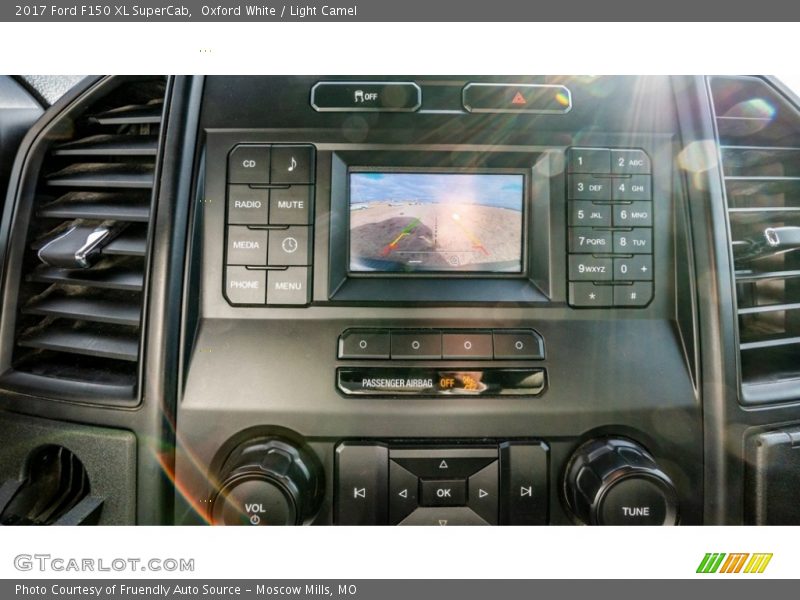 Oxford White / Light Camel 2017 Ford F150 XL SuperCab