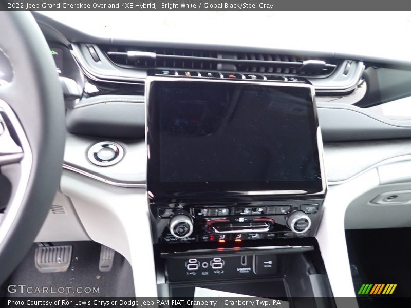 Controls of 2022 Grand Cherokee Overland 4XE Hybrid
