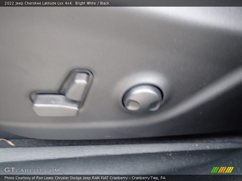 Bright White / Black 2022 Jeep Cherokee Latitude Lux 4x4