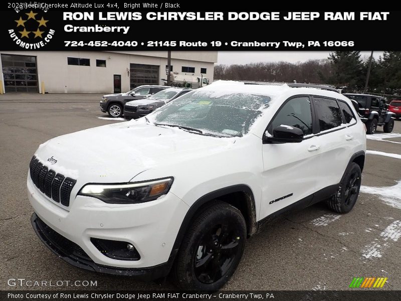 Bright White / Black 2023 Jeep Cherokee Altitude Lux 4x4