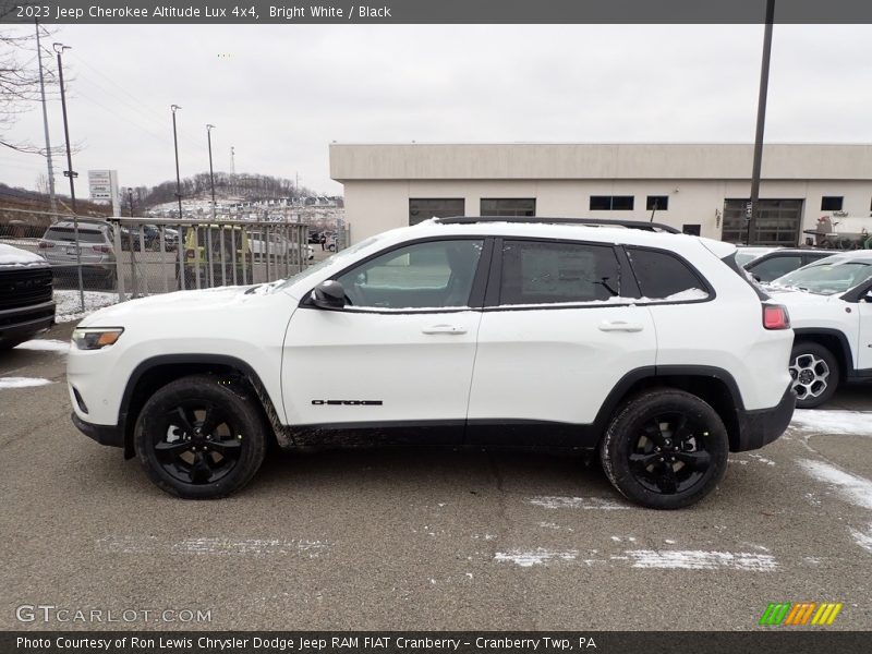 Bright White / Black 2023 Jeep Cherokee Altitude Lux 4x4