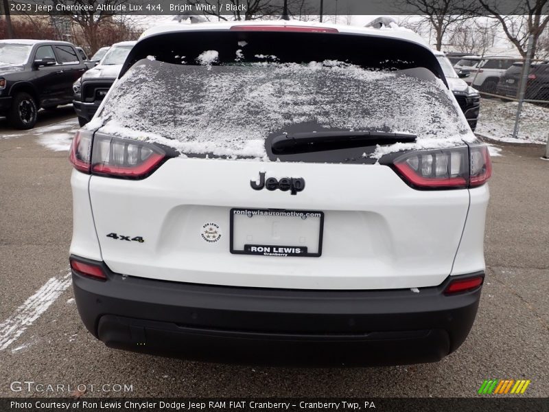 Bright White / Black 2023 Jeep Cherokee Altitude Lux 4x4