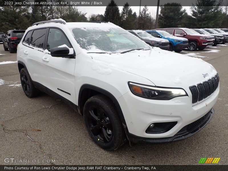 Bright White / Black 2023 Jeep Cherokee Altitude Lux 4x4
