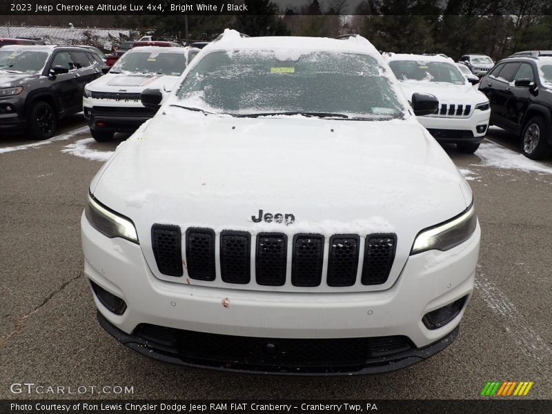 Bright White / Black 2023 Jeep Cherokee Altitude Lux 4x4