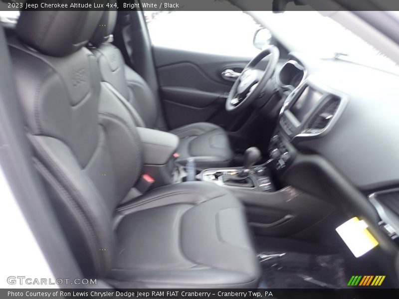Bright White / Black 2023 Jeep Cherokee Altitude Lux 4x4