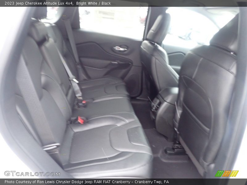 Bright White / Black 2023 Jeep Cherokee Altitude Lux 4x4