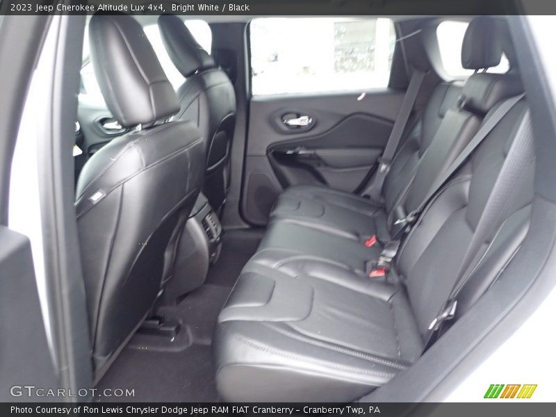 Bright White / Black 2023 Jeep Cherokee Altitude Lux 4x4
