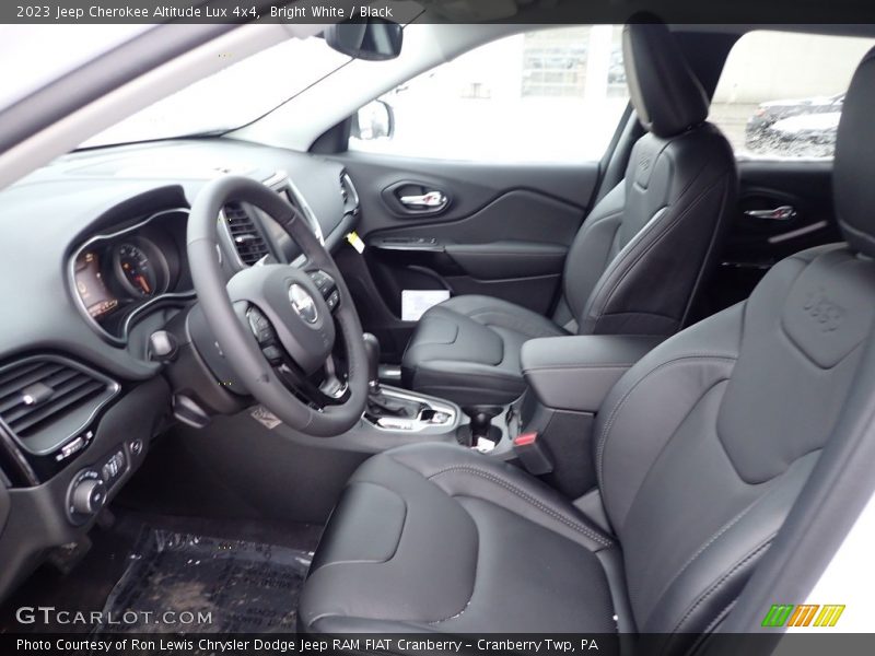 Bright White / Black 2023 Jeep Cherokee Altitude Lux 4x4