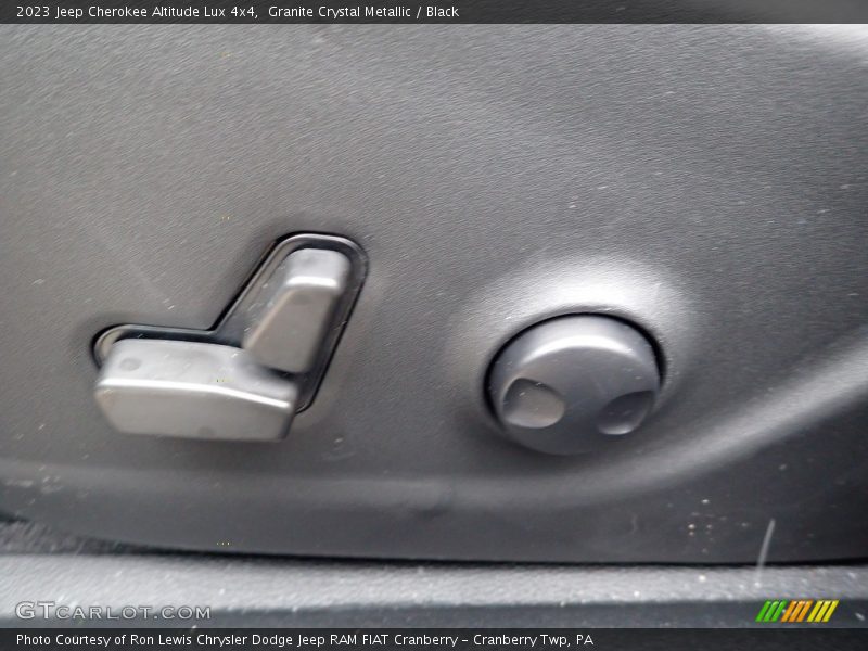 Granite Crystal Metallic / Black 2023 Jeep Cherokee Altitude Lux 4x4