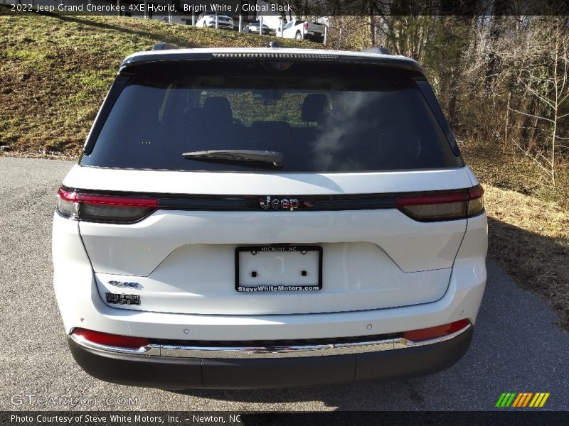 Bright White / Global Black 2022 Jeep Grand Cherokee 4XE Hybrid
