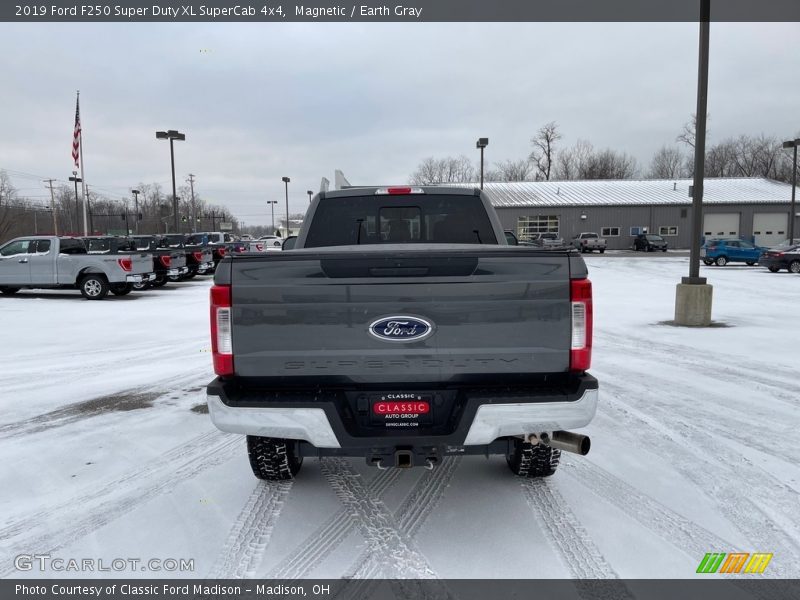 Magnetic / Earth Gray 2019 Ford F250 Super Duty XL SuperCab 4x4