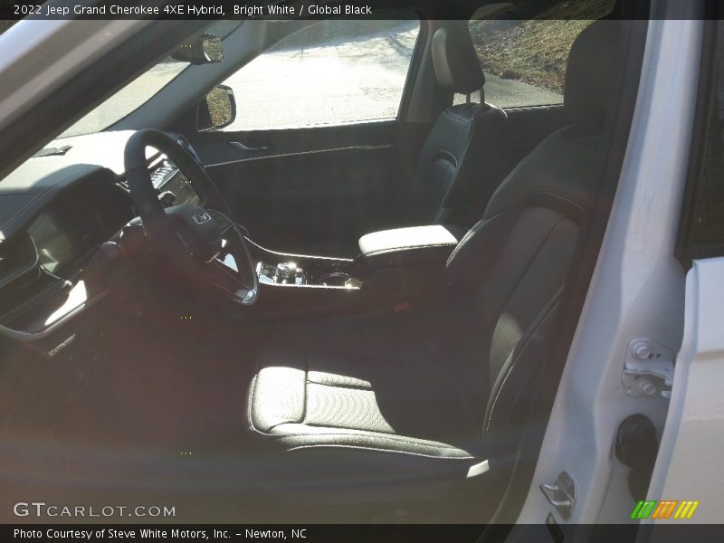 Bright White / Global Black 2022 Jeep Grand Cherokee 4XE Hybrid