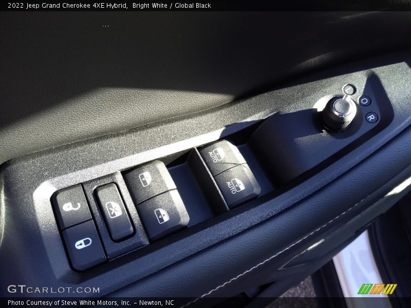 Bright White / Global Black 2022 Jeep Grand Cherokee 4XE Hybrid