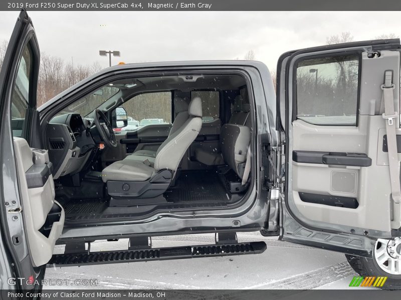 Magnetic / Earth Gray 2019 Ford F250 Super Duty XL SuperCab 4x4