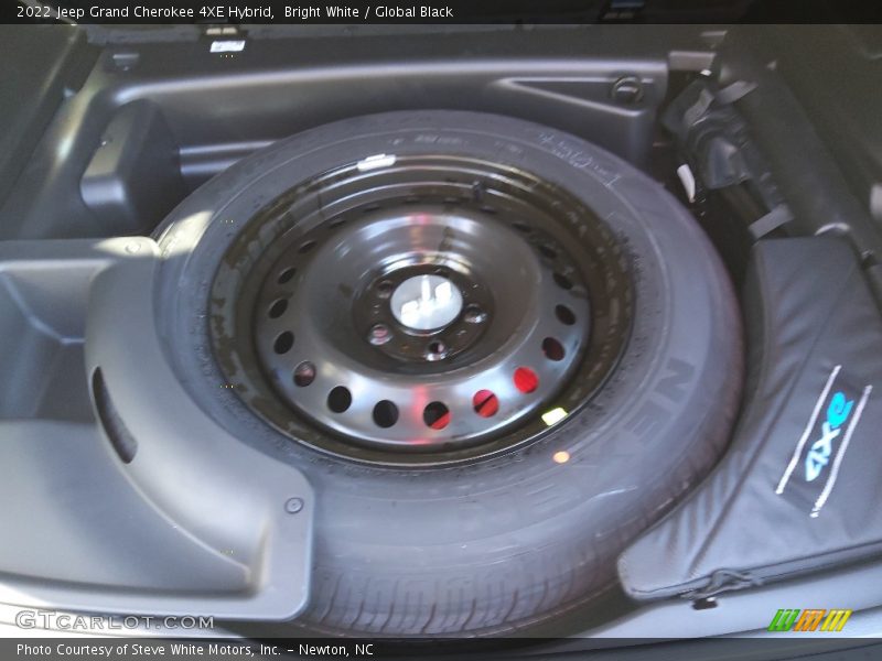 Bright White / Global Black 2022 Jeep Grand Cherokee 4XE Hybrid