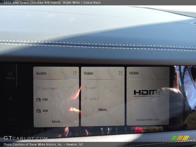 Bright White / Global Black 2022 Jeep Grand Cherokee 4XE Hybrid
