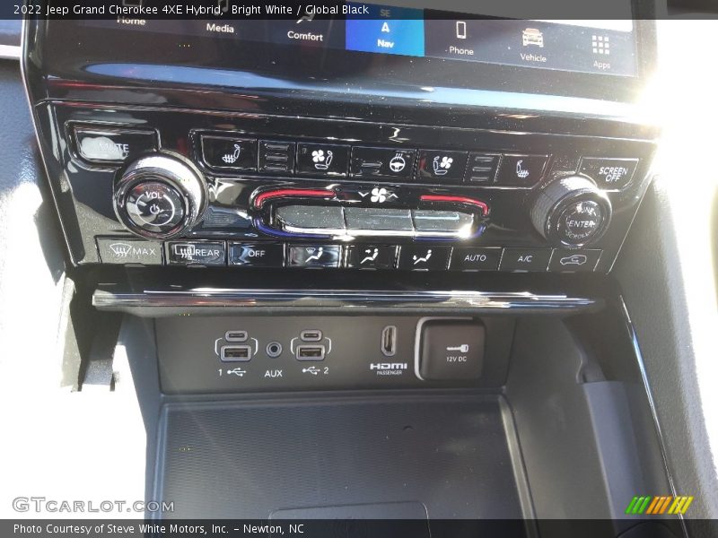 Bright White / Global Black 2022 Jeep Grand Cherokee 4XE Hybrid