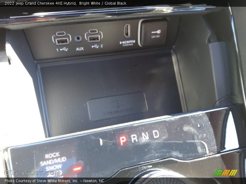 Bright White / Global Black 2022 Jeep Grand Cherokee 4XE Hybrid