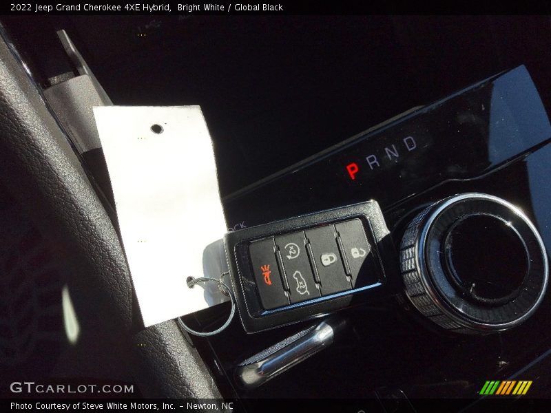 Bright White / Global Black 2022 Jeep Grand Cherokee 4XE Hybrid