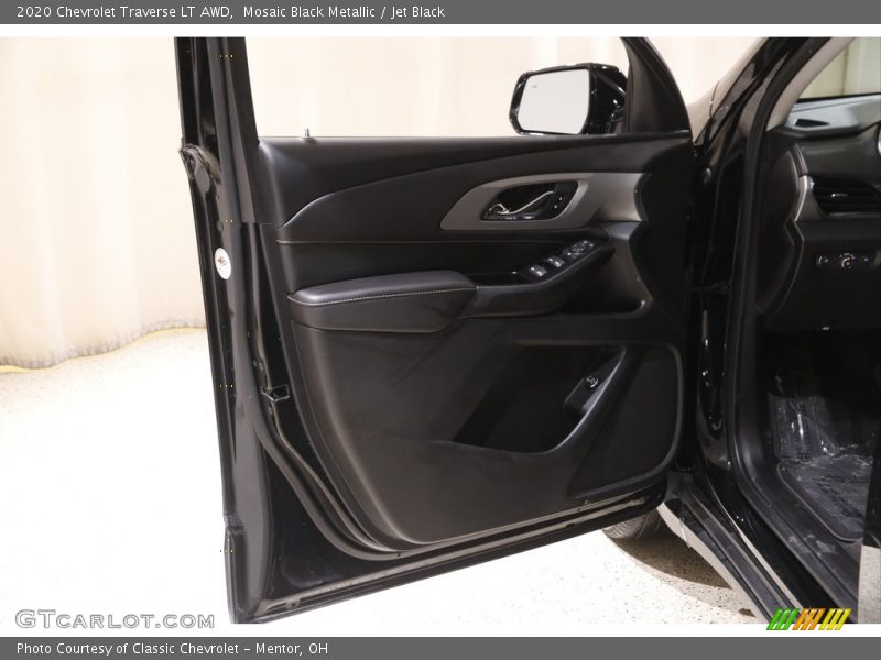 Mosaic Black Metallic / Jet Black 2020 Chevrolet Traverse LT AWD