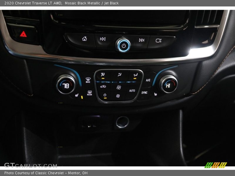Mosaic Black Metallic / Jet Black 2020 Chevrolet Traverse LT AWD