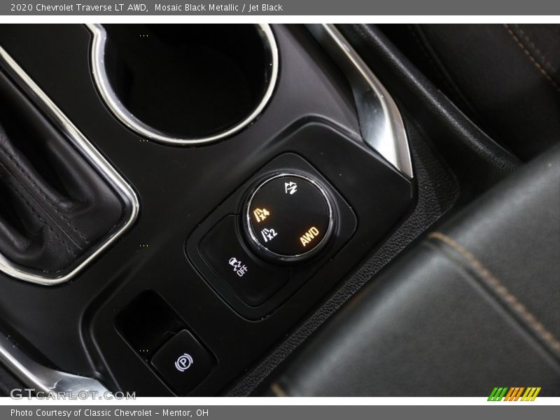 Mosaic Black Metallic / Jet Black 2020 Chevrolet Traverse LT AWD