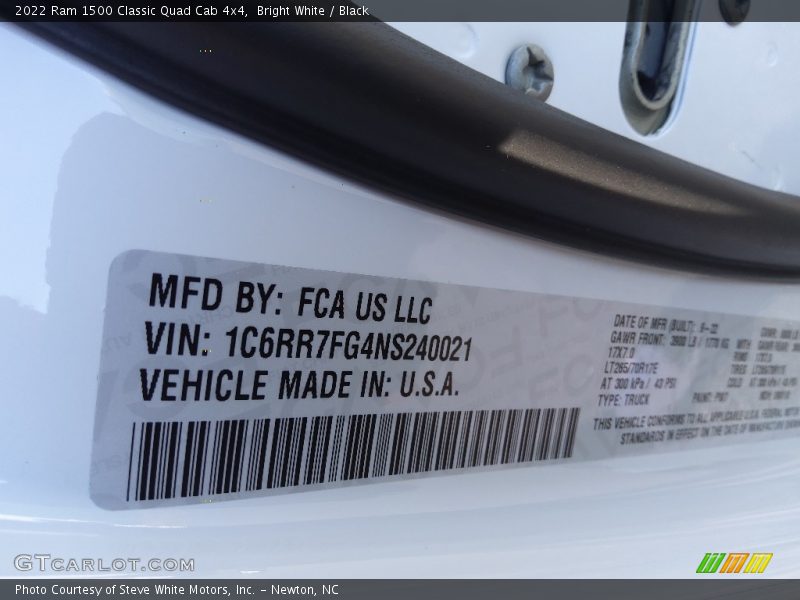Bright White / Black 2022 Ram 1500 Classic Quad Cab 4x4