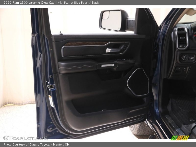 Patriot Blue Pearl / Black 2020 Ram 1500 Laramie Crew Cab 4x4