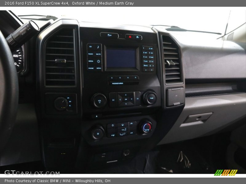 Oxford White / Medium Earth Gray 2016 Ford F150 XL SuperCrew 4x4