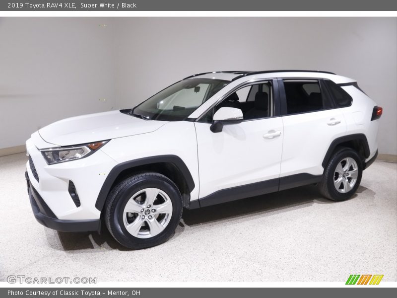 Super White / Black 2019 Toyota RAV4 XLE