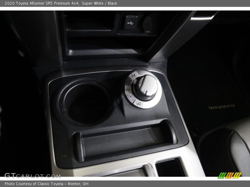 Super White / Black 2020 Toyota 4Runner SR5 Premium 4x4