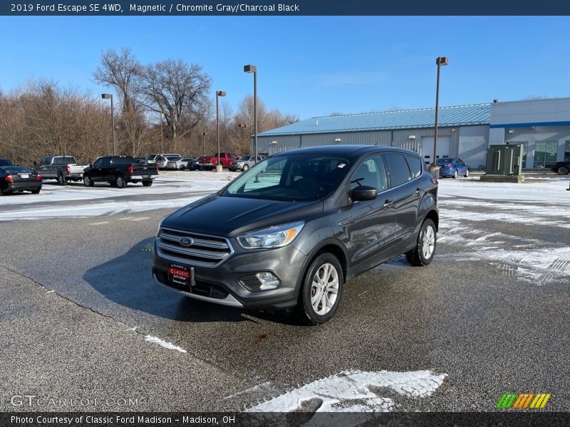 Magnetic / Chromite Gray/Charcoal Black 2019 Ford Escape SE 4WD
