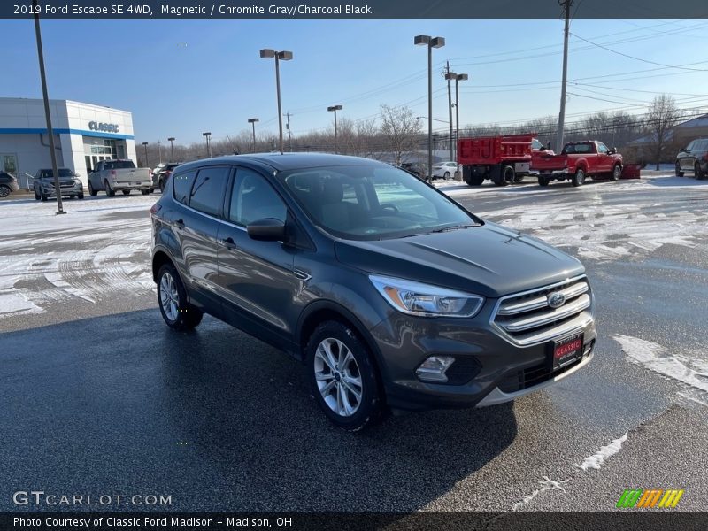 Magnetic / Chromite Gray/Charcoal Black 2019 Ford Escape SE 4WD