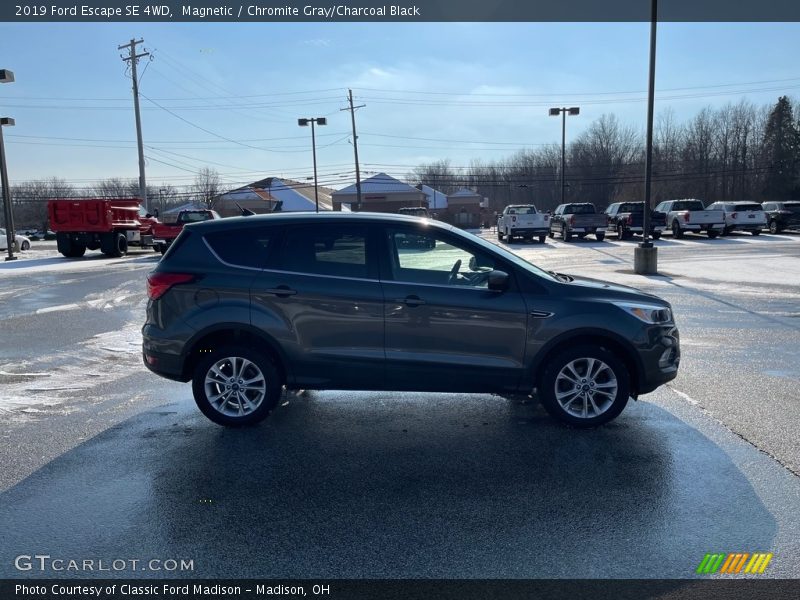 Magnetic / Chromite Gray/Charcoal Black 2019 Ford Escape SE 4WD