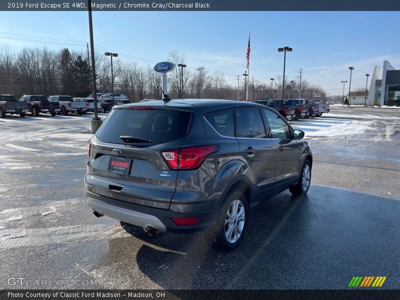 Magnetic / Chromite Gray/Charcoal Black 2019 Ford Escape SE 4WD