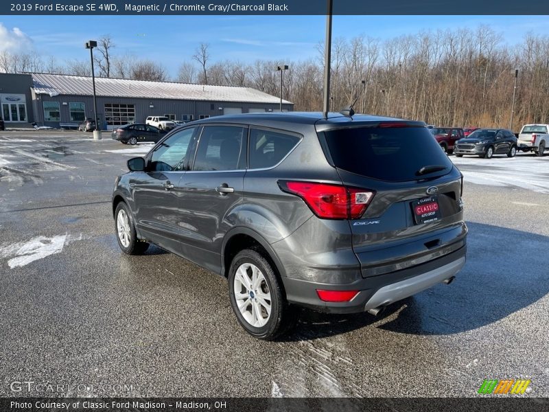 Magnetic / Chromite Gray/Charcoal Black 2019 Ford Escape SE 4WD