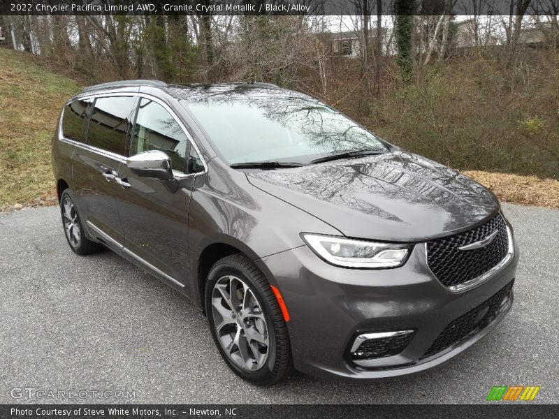 Front 3/4 View of 2022 Pacifica Limited AWD